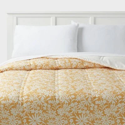 Open Box - Full/Queen Lofty Microfiber Comforter Honey Yellow Daisy - Room Essentials: Recycled Polyester, Botanical Pattern, OEKO-TEX Certified